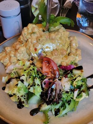 Baked potato with chickpea curry at  Verte in Stockholm