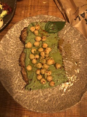 Frühstück Hummus der Woche  at Honest Greens in Porto