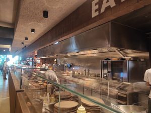 Inside at Honest Greens in Porto