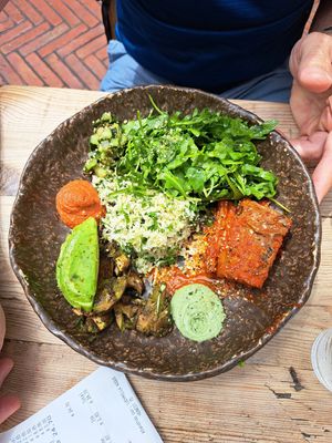 Wild medeterrian at Honest Greens in Porto