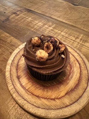 Vanilla-caramel cupcakees  at Honest Greens in Porto