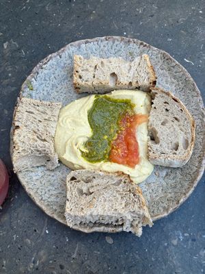 good hummus at Honest Greens in Porto