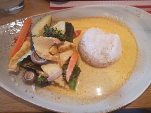 Nr. 32 Tofu mit Kokos Curry und Gemüse at Mama Thanh in Karlsruhe