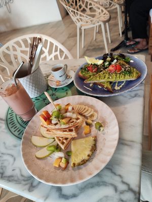  at Surfin Coffee & Bowls in Costa Da Caparica