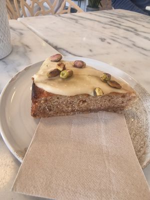 Vegan pistachio banana cake at Surfin Coffee & Bowls in Costa Da Caparica