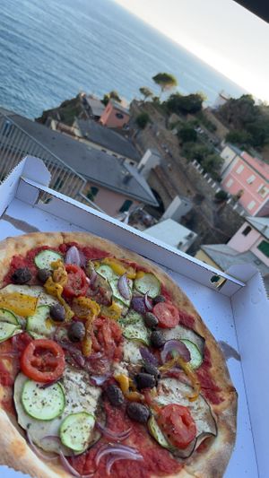  Vegetaria without cheese at the banch over the restaurant   at Pizzeria Kepris in Riomaggiore