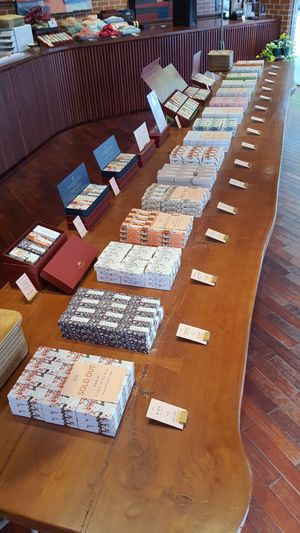 choose your flavors here (real food is in a fridge) at Guemokdang - Insadong 금옥당 in Seoul