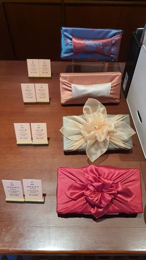 extra gift wrapping (silk available) at Guemokdang - Insadong 금옥당 in Seoul