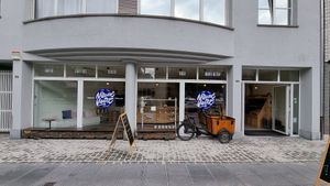 Front at Nieuwe Vaart in Antwerpen