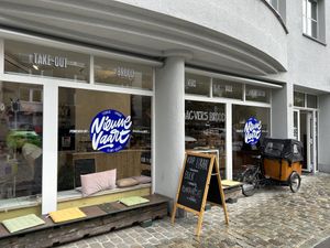 Store front  at Nieuwe Vaart in Antwerpen