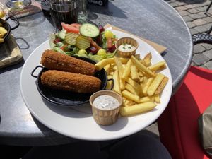 Knolselderij kroketten met friet en salade   at Ome Jeu in Roermond