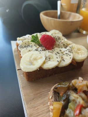 Tosta de manteiga de amendoim e banana at Turquesa in Setubal