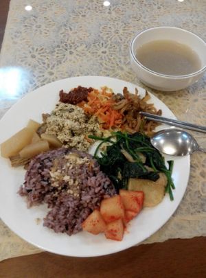 Buffet lunch. The rice was mixed with purple rice (hence the color). All the dishes were great. The soup was very tasty and I went for several round. Dishes are home-cook food that changes daily -- you never quite know what you will get! at Di Shuei Restaurant in Seoul