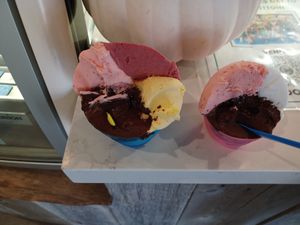 4 and 3 flavour pots at Gelato Paradiso in Coronado
