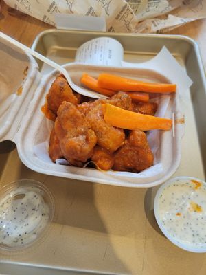 Buffalo cauliflower wings at elephant+vine in Chicago