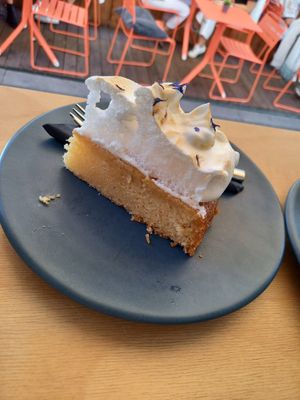 Veganer Zitronenkuchen at Café Kœr in Wurzburg