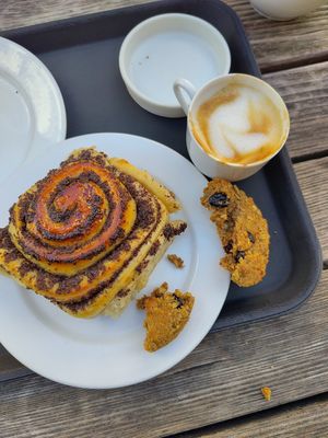 Oat milk cortado, vegan oat cookie and poppyseed bun at Brotklappe Cafe & Bäckerei in Weimar