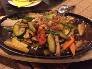 veggies on a hot plate with hoisin sauce at Samadhi in Berlin