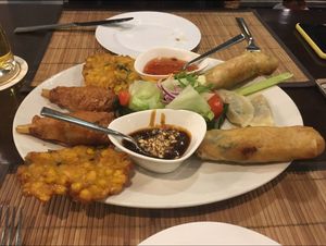 Vegan starter platter for 2, the “chicken wings” were especially delicious! at Samadhi in Berlin