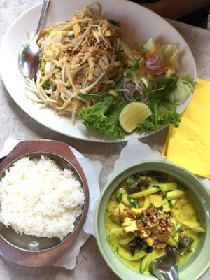 Pad Thai with no egg, coconut milk stew (#58) at Samadhi in Berlin