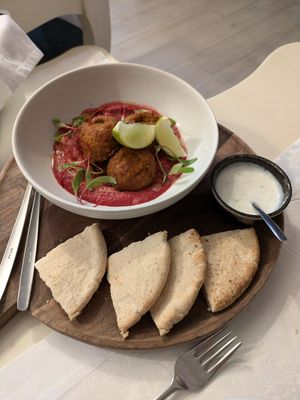 Falafel com betrraba at Pousadela Restaurant in Braga