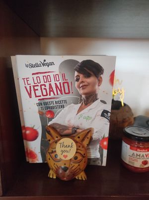 Books at Te lo do io il Vegano / La Stella Vegan in Lierna