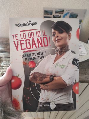Books at Te lo do io il Vegano / La Stella Vegan in Lierna