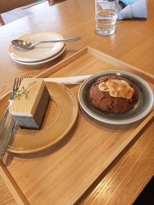 black sesame cake and smore cookie at Five Seventh - 칠분의 오  in Jeju