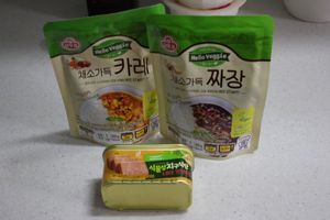 Vegan curry, chajang and luncheon meat  at Five Seventh - 칠분의 오  in Jeju