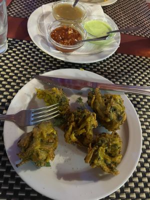 Vegetable pakora was fantastic! The green sauce has mayo but if you ask they will tell you what you can eat   at Indian Taj Tandoori Restaurant & Bar in Mallorca