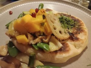 Pane naan con verdurine e mango at Matilda in Brunico