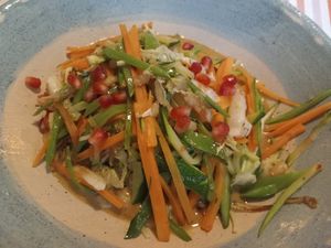 Spaghetti con verdure, latte di cocco e melograno at Matilda in Brunico