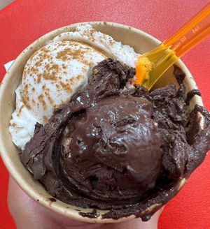 Chocolate con nueces y coquito vegano  at Jendy's Heladería Artesanal in Caguas