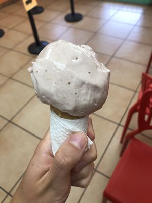 Fresa guineo (strawberry banana)  at Jendy's Heladería Artesanal in Caguas