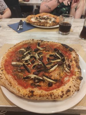 Marinara pizza with mushrooms and olives added at La Lanterna in Lanzarote