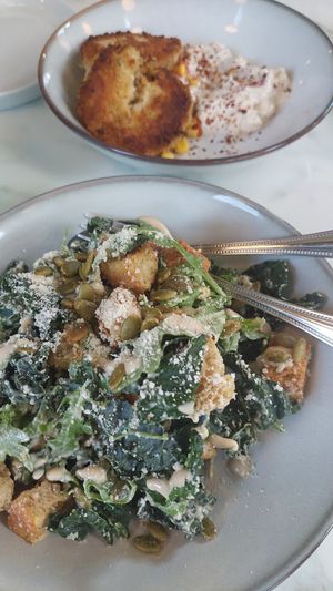 Caesar salad & crab cakes, both incredible. 2 vegan dishes I love to try everywhere, because I used to miss these foods at Fitz on 4th in Philadelphia