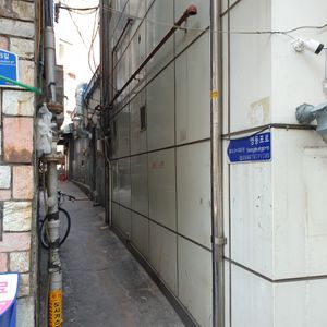 or down this alley from another side at Snack Room - 스낵룸 in Seoul