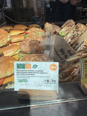 Wow Bun, plant based options  at FCO - La Fucina Autogrill - T3 in Fiumicino