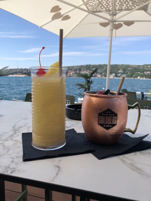 drinks on the terrasse w direkt access to the sea  at Takamaka in Piran