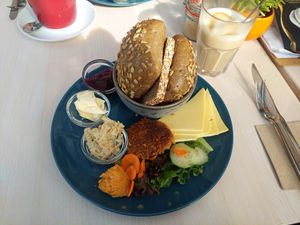 Veganes Frühstück at Café Menthe in Frankfurt