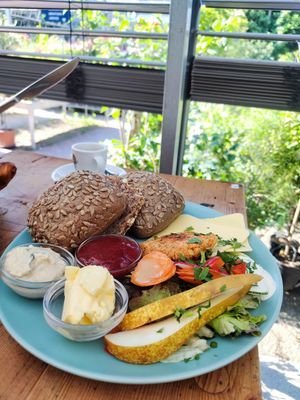 Vegan breakfast at Café Menthe in Frankfurt