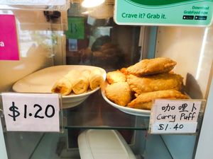 Curry puff and popiah at Vegetarian Villas 素雅轩 in West Singapore