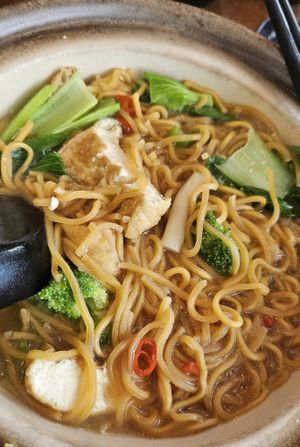 Claypot Yee Mee ~ 18/6/24 at Vegetarian Villas 素雅轩 in West Singapore