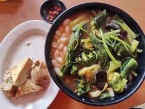 Marcoroni with Tom yum soup at Vegetarian Villas 素雅轩 in West Singapore