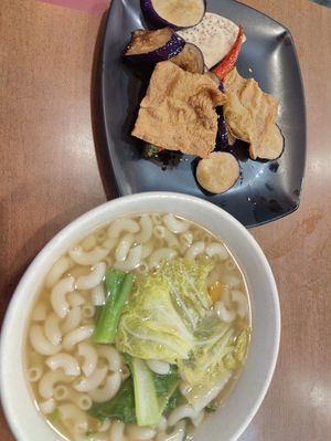 Marcoroni with plain soup at Vegetarian Villas 素雅轩 in West Singapore