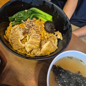 Dry ramen at Vegetarian Villas 素雅轩 in West Singapore