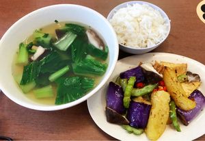 Healthy vegetarian food  at Vegetarian Villas 素雅轩 in West Singapore