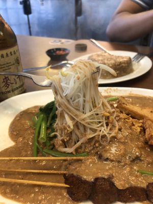 Satay beehoon! Best one ever at Vegetarian Villas 素雅轩 in West Singapore