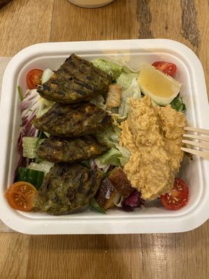 Falafel salat. Hier ohne Schafskäse, damit er für mich vegan ist    at Eeetwell in Gzira