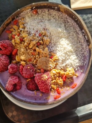 Smoothie bowl at Eeetwell in Gzira